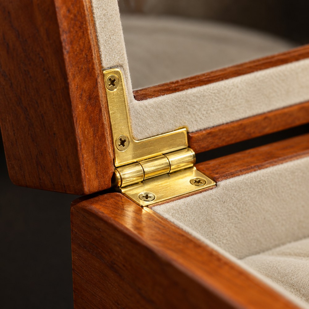 Boîte à Bijoux en Bois pour Colliers - Noria, détail de la fermeture