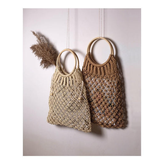 Sac en paille The Wood Stock porté à l'épaule