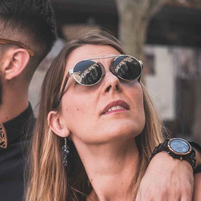 Lunettes en bois aviateur Vintage Noir en situation, photo 3