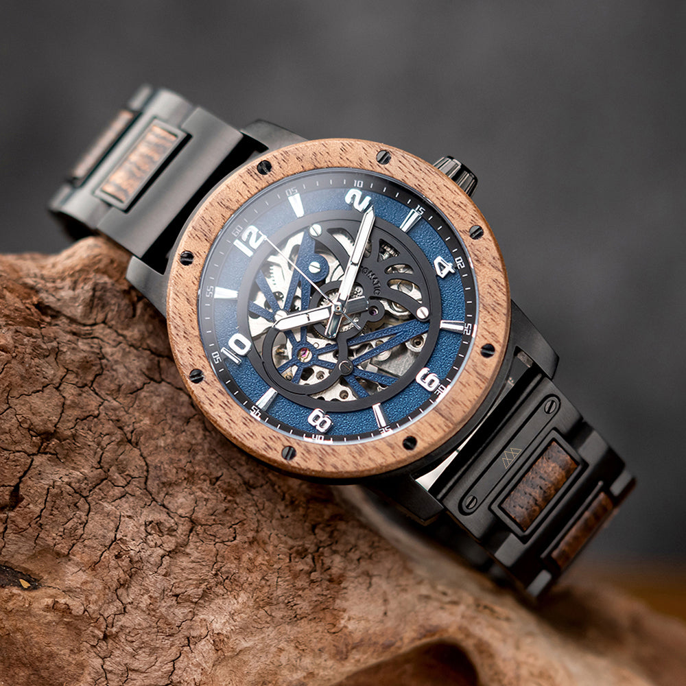 Montre en bois homme automatique squelette Pharow en situation, photo 2