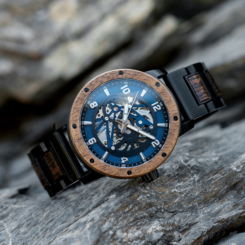 Montre en bois homme automatique squelette Pharow en situation, photo 4