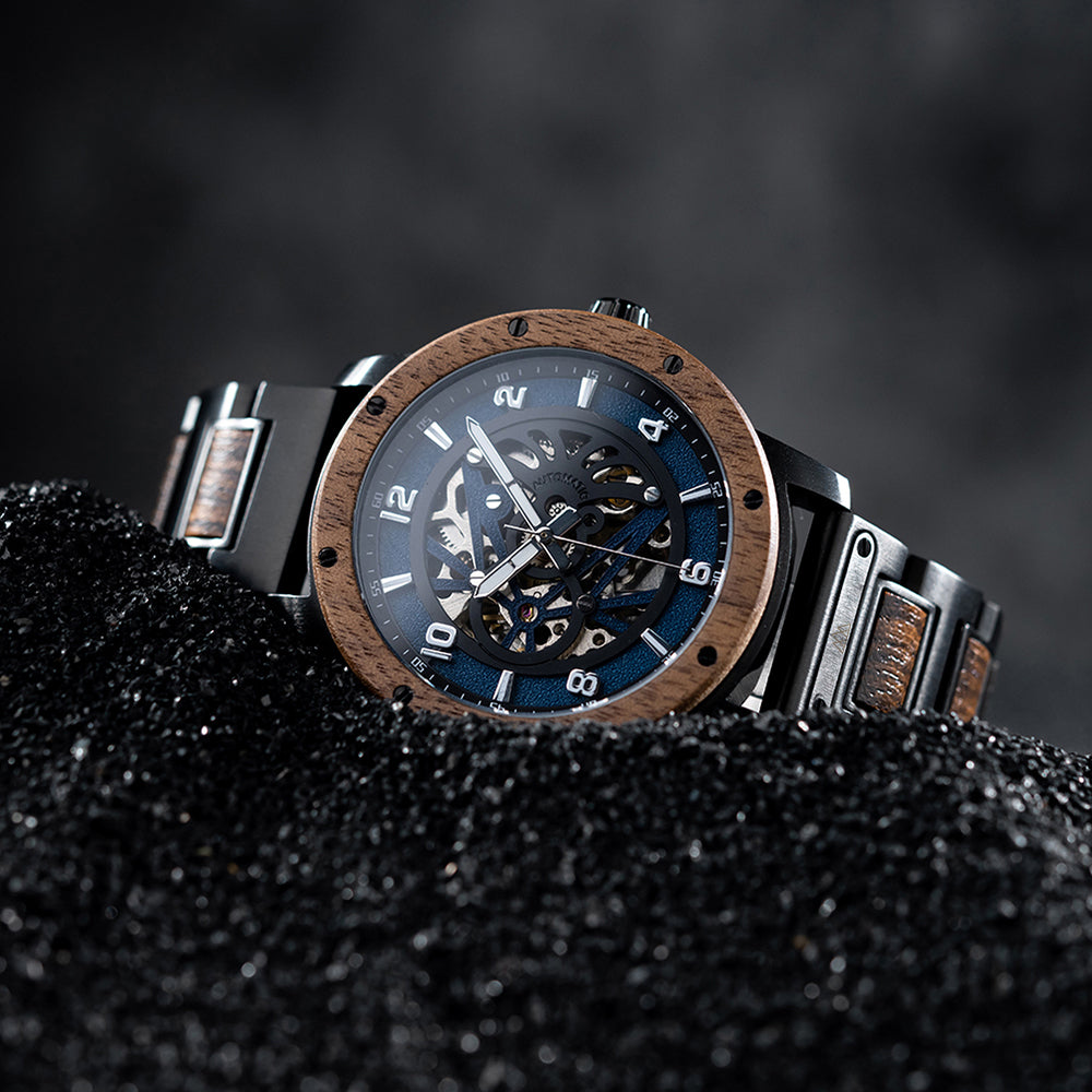 Montre en bois homme automatique squelette Pharow en situation