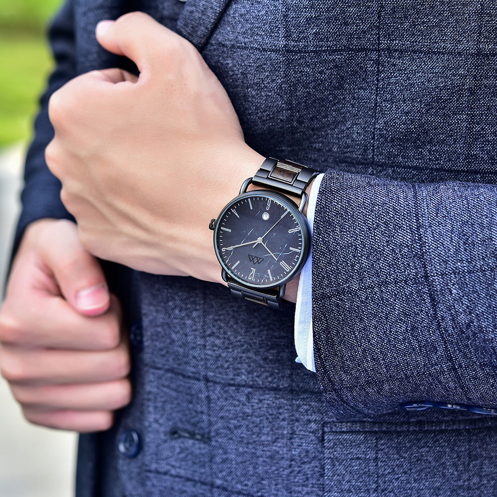 Montre en bois homme marbre Targone Noir en situation, photo 2