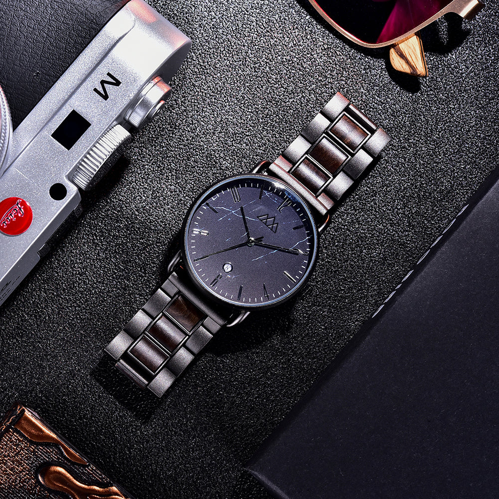 Montre en bois homme marbre Targone Noir en situation, photo 3