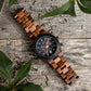 Montre en bois pour homme marron Roadster Brown en situation, photo 3