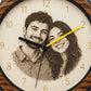 Cadran bambou gravé d'une photo de couple, montre en bois personnalisable