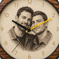 Montre en bois gravée d'une photo de couple d'hommes, cadran bambou personnalisé