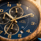 Gros plan du cadran bleu marine de la montre en bois Brooklyn Chrono, trois compteurs chronographe et guichet de date