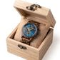 Montre en bois homme Brooklyn Chrono dans son écrin en bois ouvert, coffret cadeau inclus