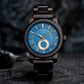 Montre homme bois cadran bleu Teriol Blue en situation, photo 3