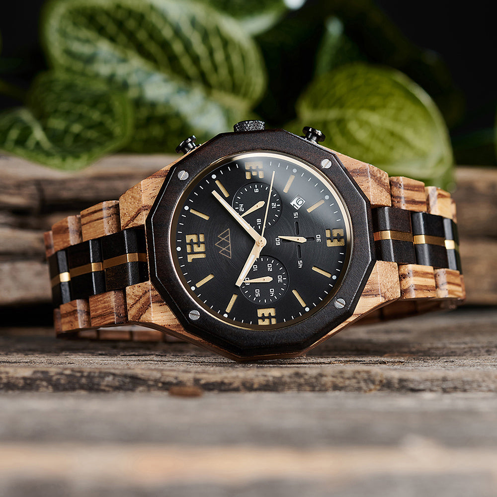 Montre homme bois cadran noir chronographe Puliar en situation, photo 2