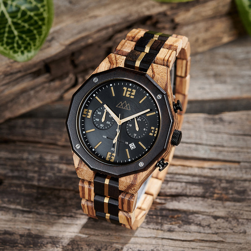 Montre homme bois cadran noir chronographe Puliar en situation, photo 3