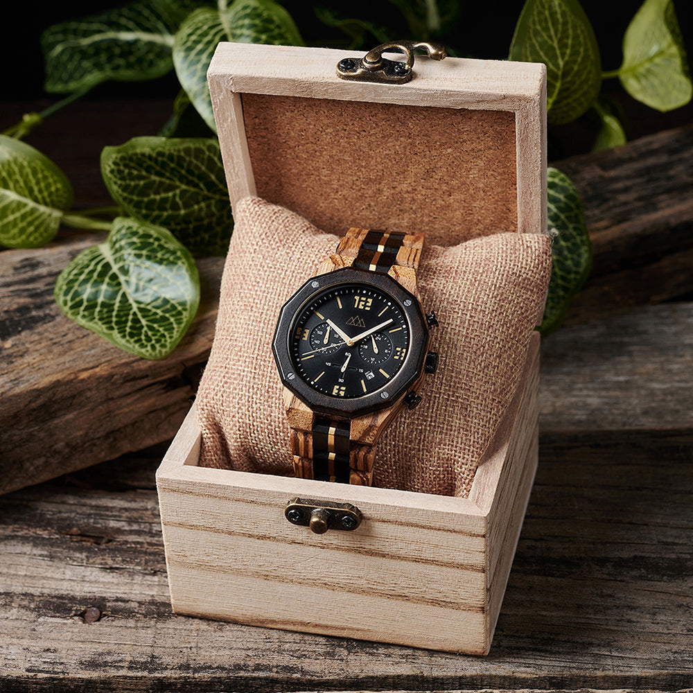 Montre homme bois cadran noir chronographe Puliar en situation, photo 5