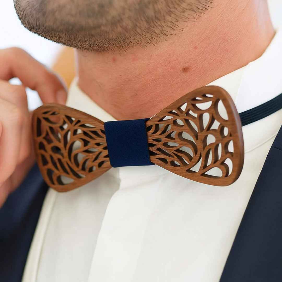 Noeud papillon bois homme Koï en situation
