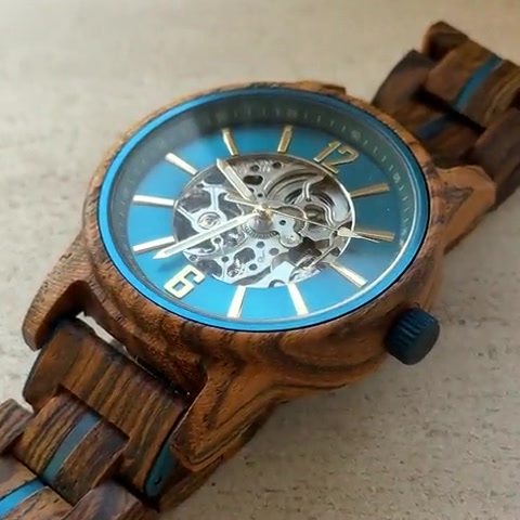 Montre en bois Brooklyn en vidéo