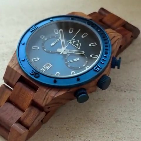 Montre en bois Roadster Blue en vidéo
