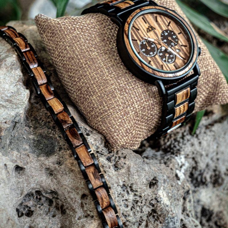 Bracelet en bois homme Azuria Black en situation, photo 3