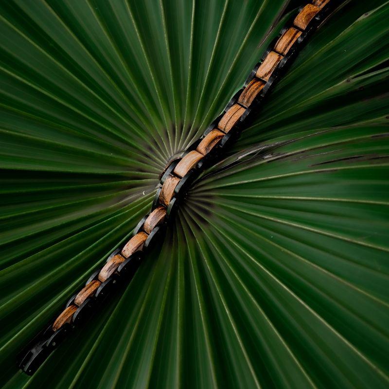 Bracelet en bois homme Azuria Black en situation
