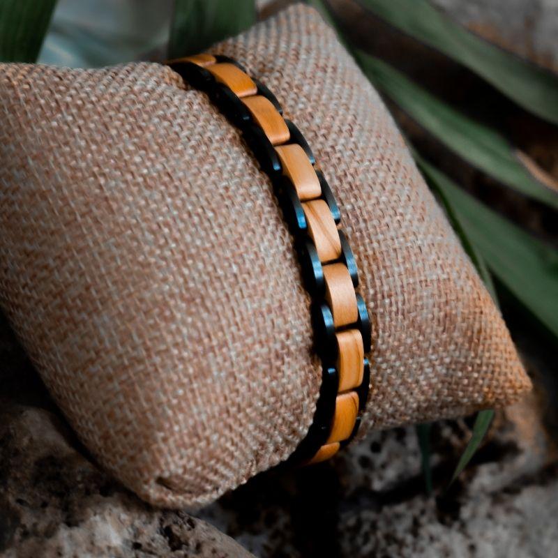 Bracelet en bois homme Azuria Blue en situation, photo 2