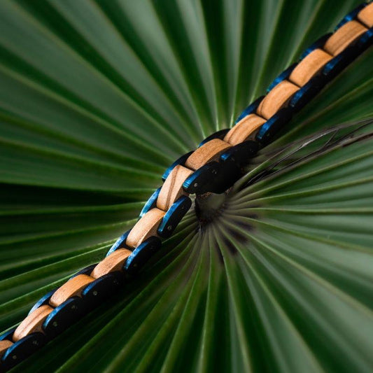 Bracelet en bois homme Azuria Blue en situation