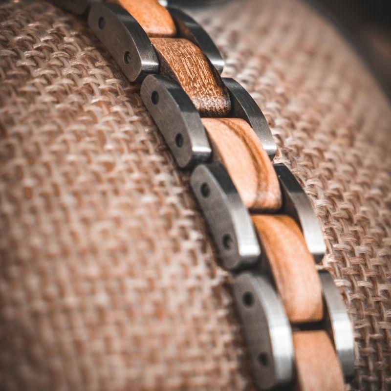 Bracelet en bois homme Steel Olivier en situation, photo 2