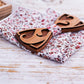 Coffret noeud papillon bois mariage Moustache en situation