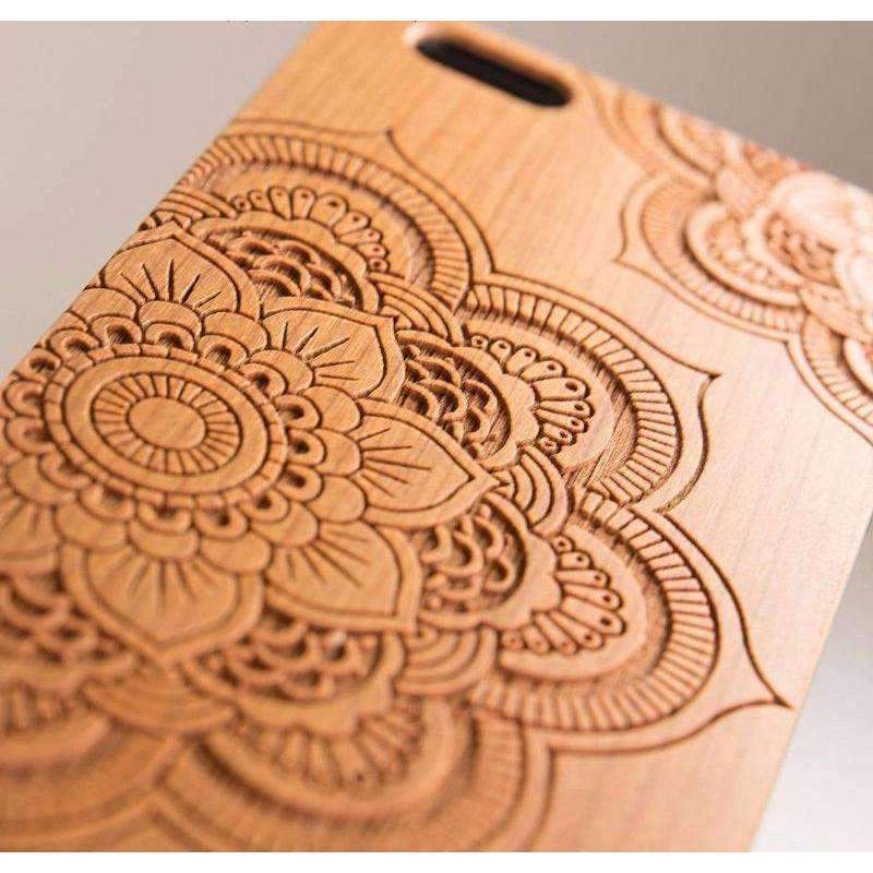 Coque en bois Mandala en situation