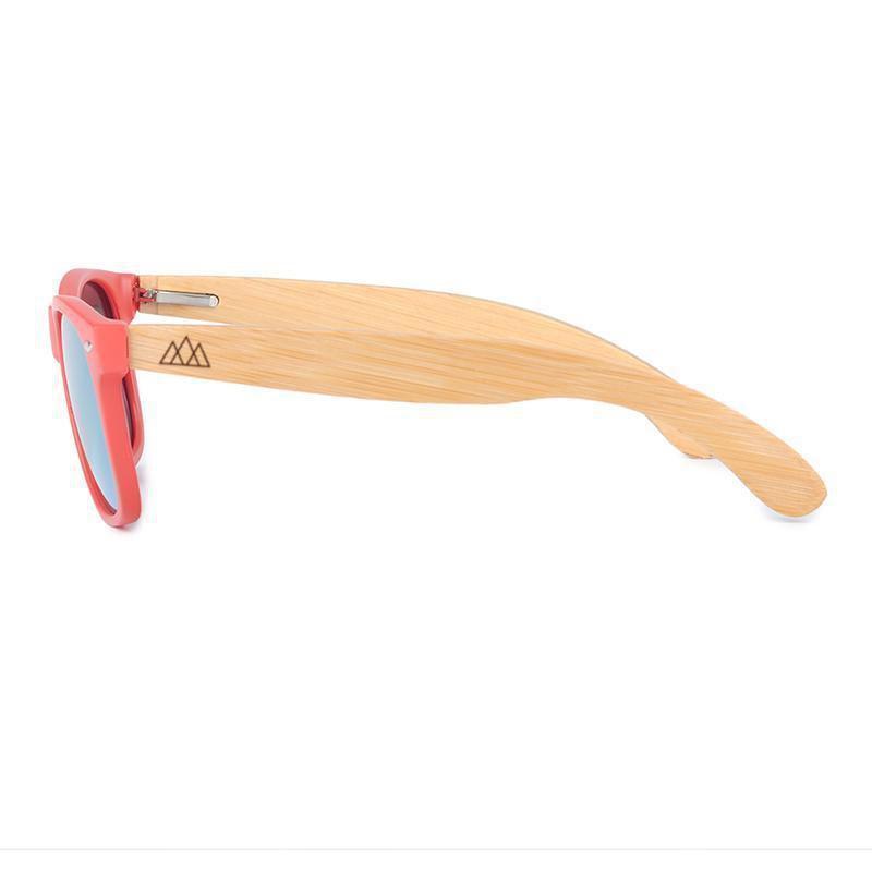 Lunettes en bois wayfarer Rouge, vue 2 sur fond blanc