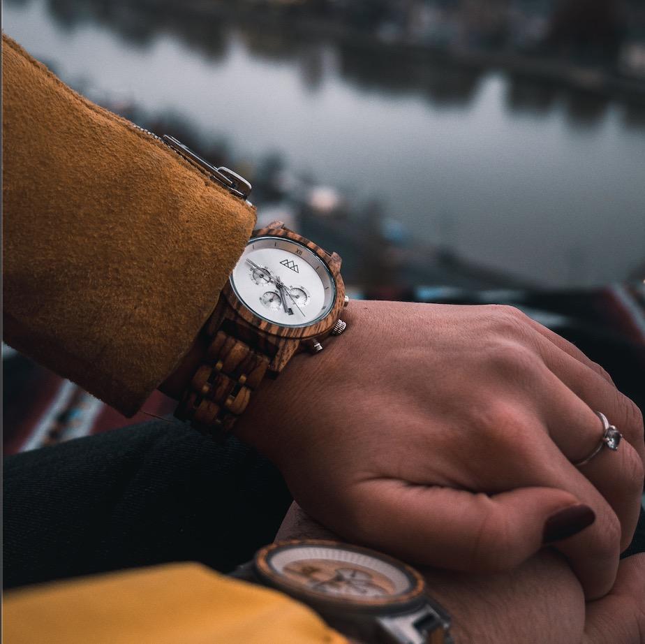 Montre bois d'argent Outdoor Silver en situation