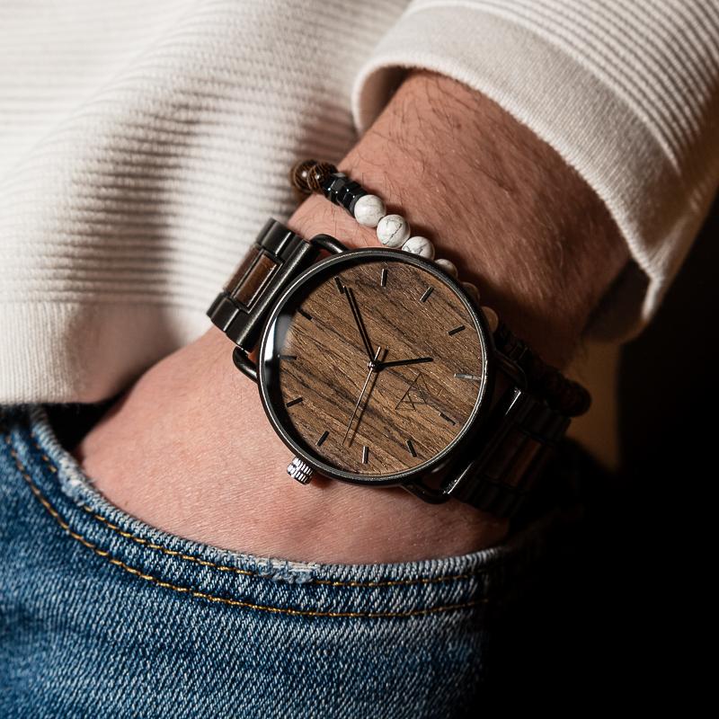Montre en bois argentée Targone Silver en situation, photo 3