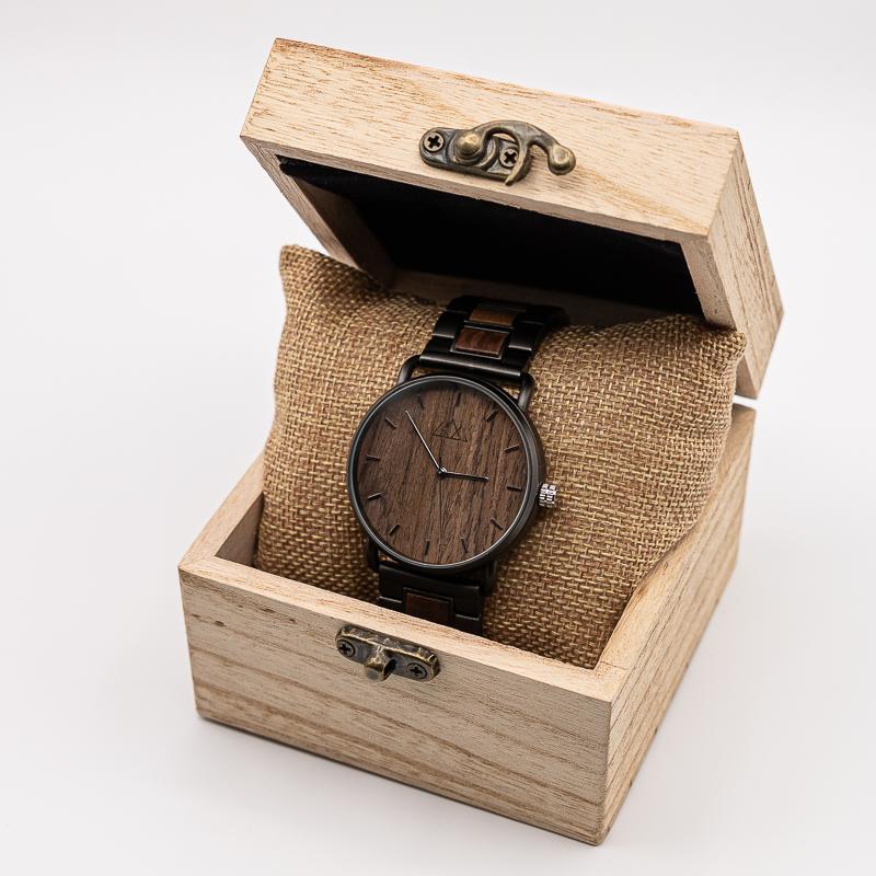 Montre en bois argentée Targone Silver en situation, photo 4
