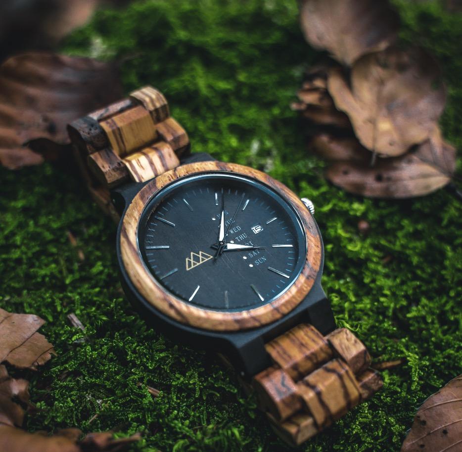 Montre bois bio Fashion Black en situation