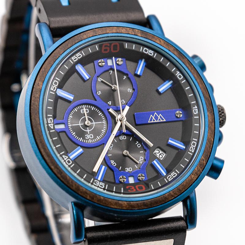 Montre en bois bleu Griffed Blue en situation, photo 2