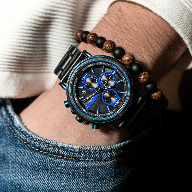 Montre en bois bleu Griffed Blue en situation, photo 3