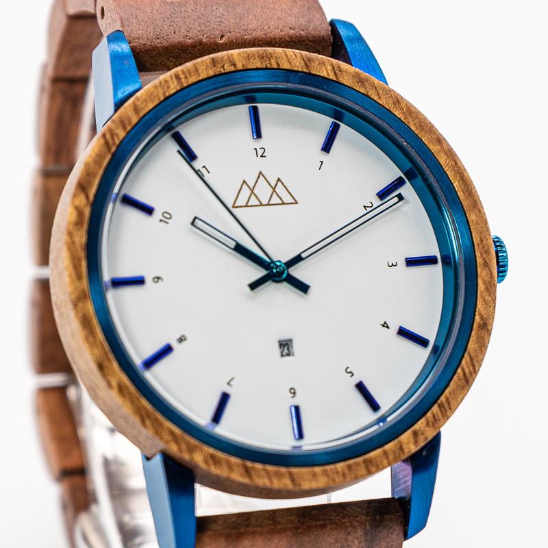 Montre bois cadran blanc Azuria en situation, photo 2