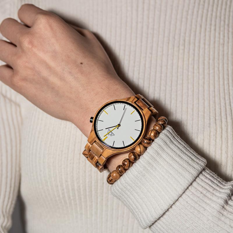 Montre en bois cadran blanc Relogio White en situation, photo 3