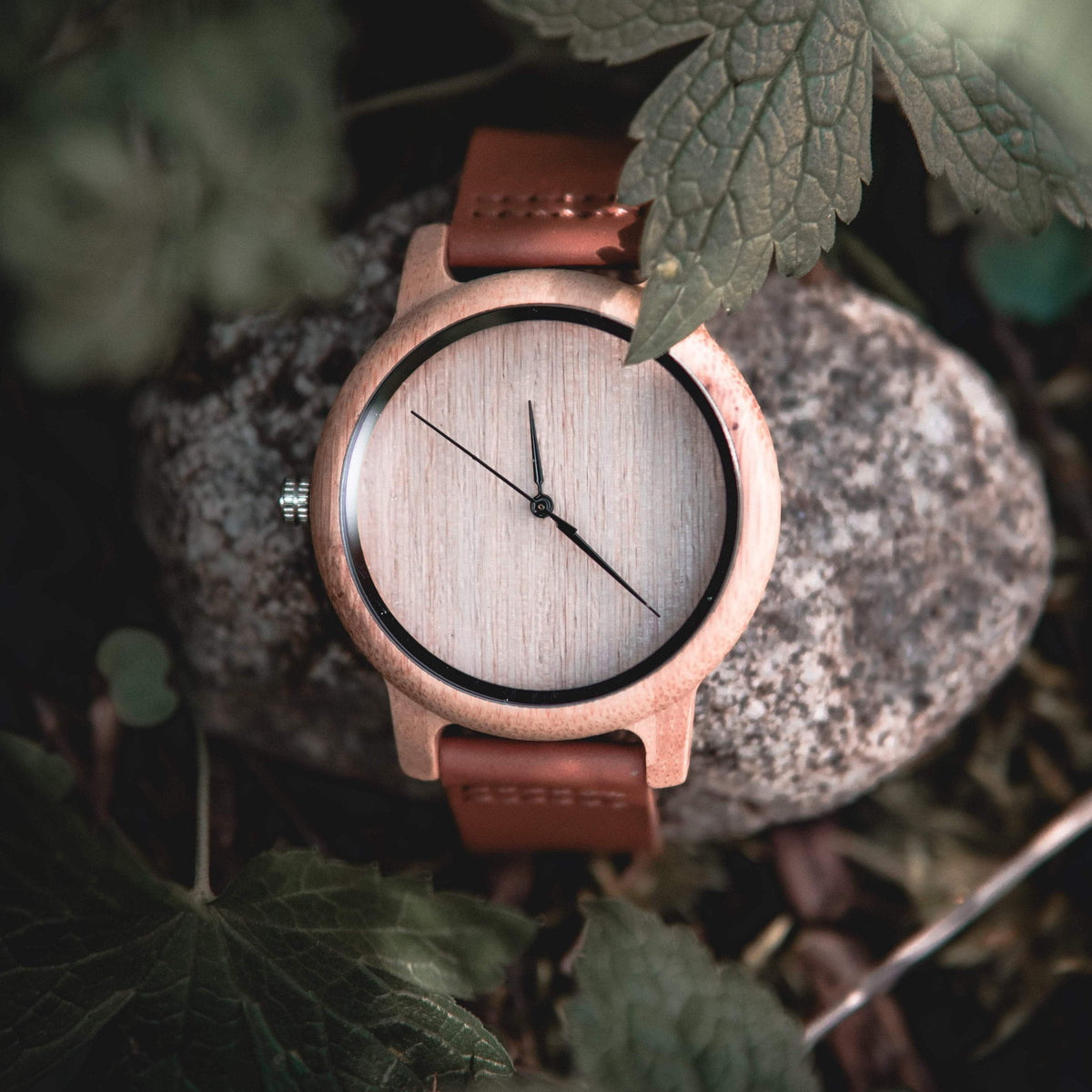 Montre en bois classique Pur en situation