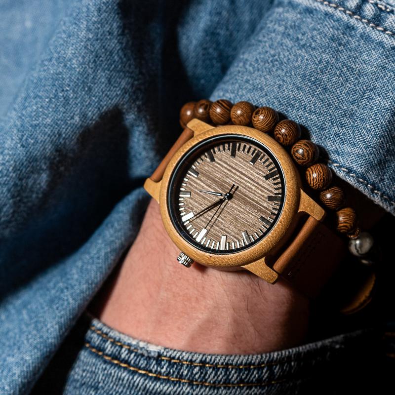 Montre bois et cuir Dark en situation, photo 3