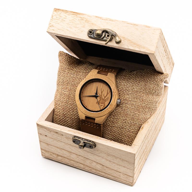 Montre en bois déco Deer, vue 2 sur fond blanc