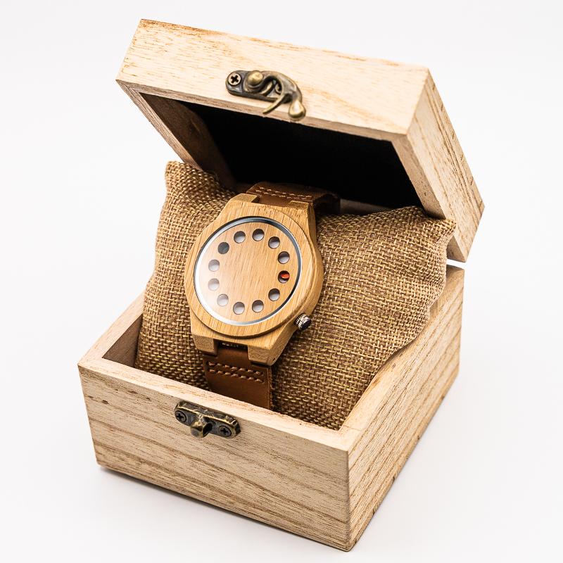 Montre Bois Design, vue 2 sur fond blanc