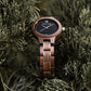Montre en bois femme style Daily Noyer en situation, photo 3