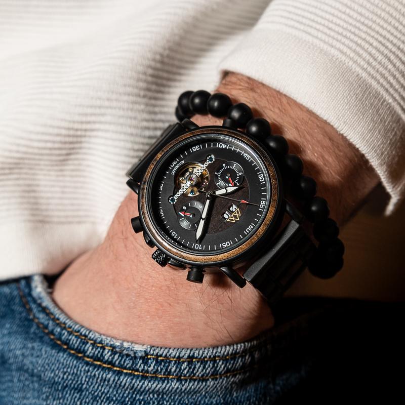 Montre en bois homme automatique Empower en situation