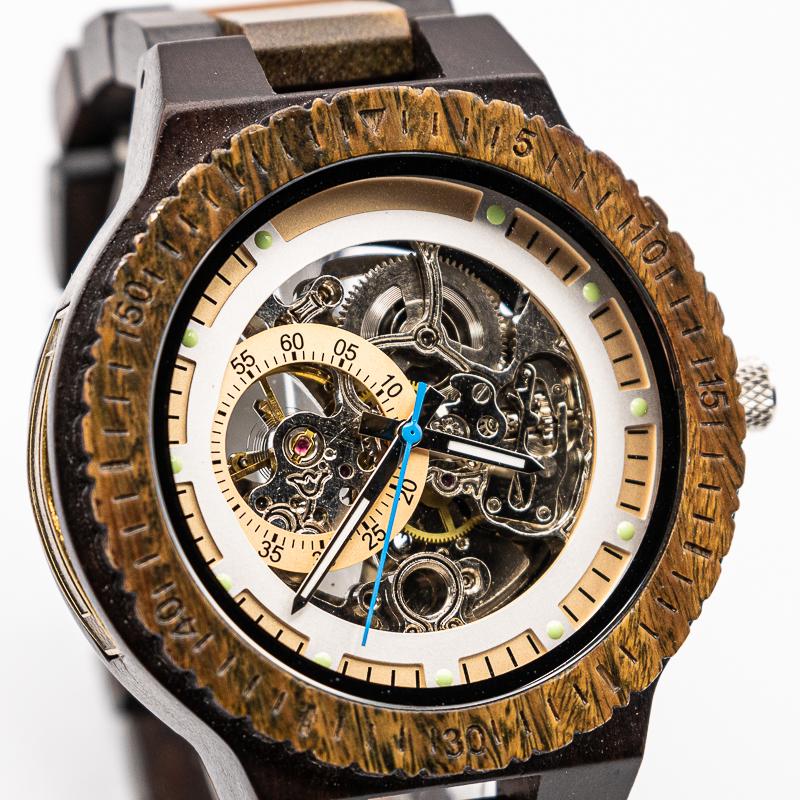 Montre en bois homme automatique Indy en situation, photo 2