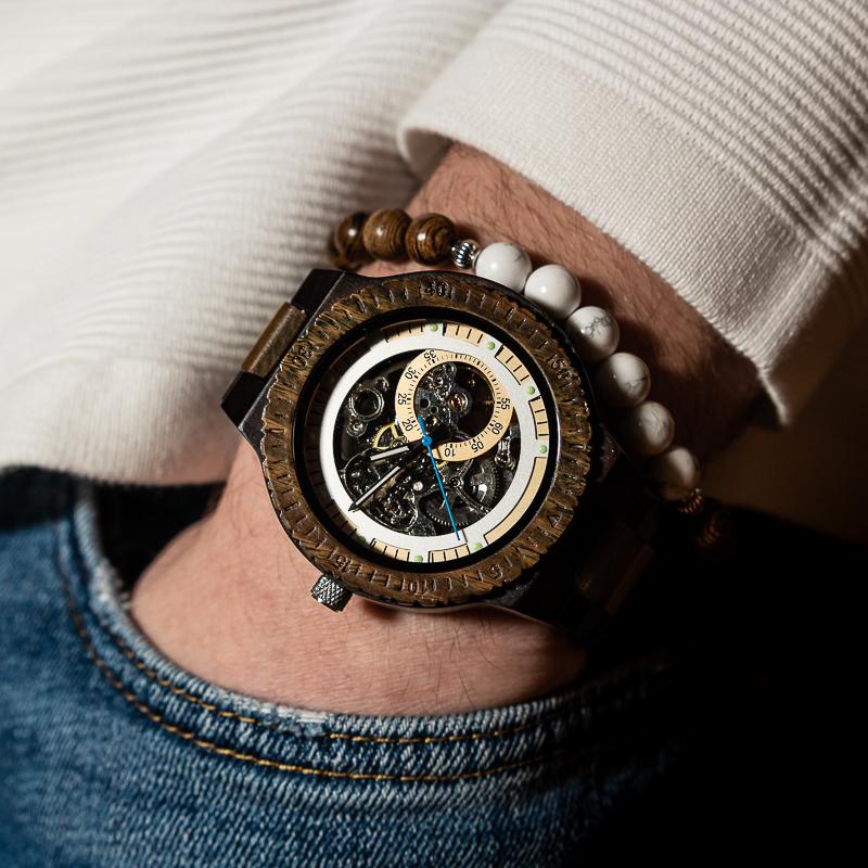 Montre en bois homme automatique Indy en situation, photo 3