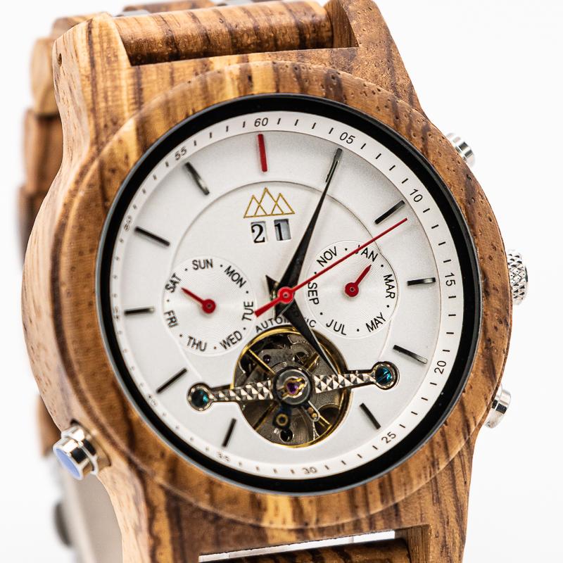 Montre en bois homme automatique Suprem Light en situation, photo 2