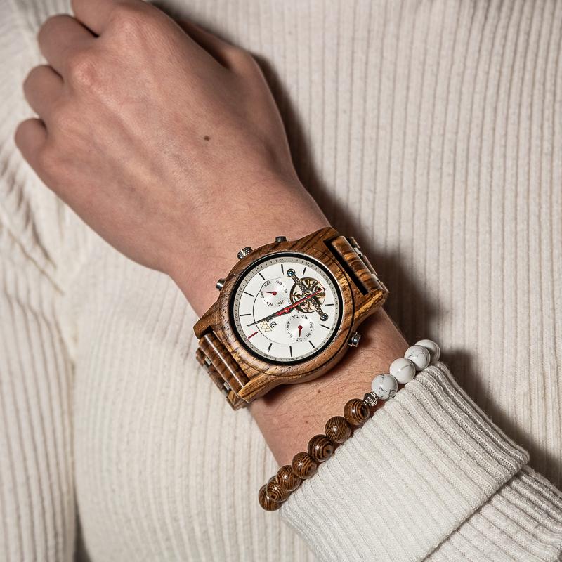 Montre en bois homme automatique Suprem Light en situation, photo 3