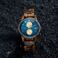 Montre en bois Brooklyn Blue posée, bracelet bois et acier bleu