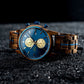 Montre en bois homme Brooklyn Blue en situation, chronographe cadran bleu