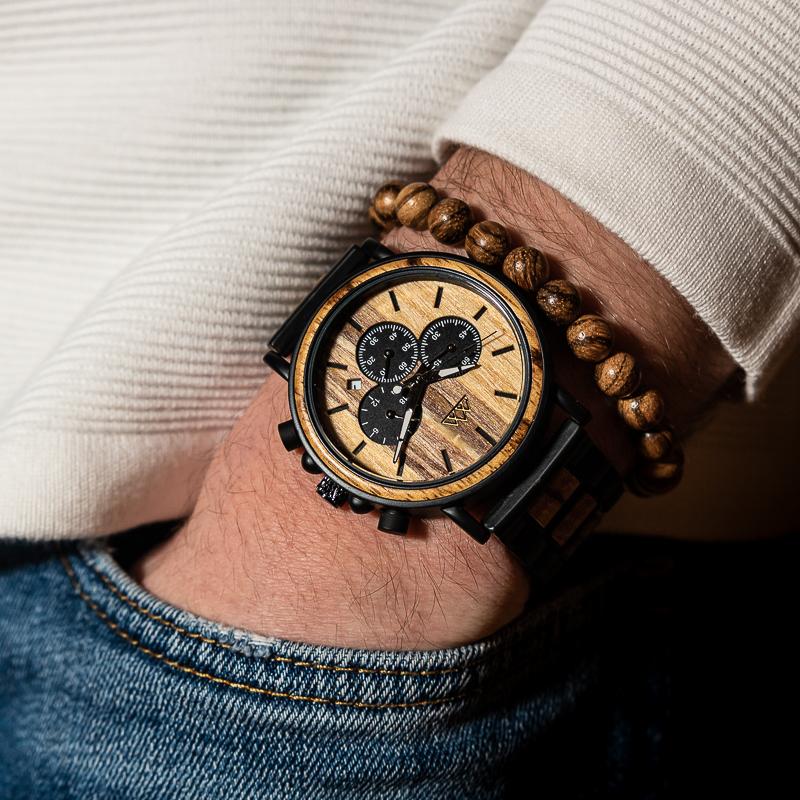 Montre en bois homme cadran noir Zebra Marshal en situation, photo 3