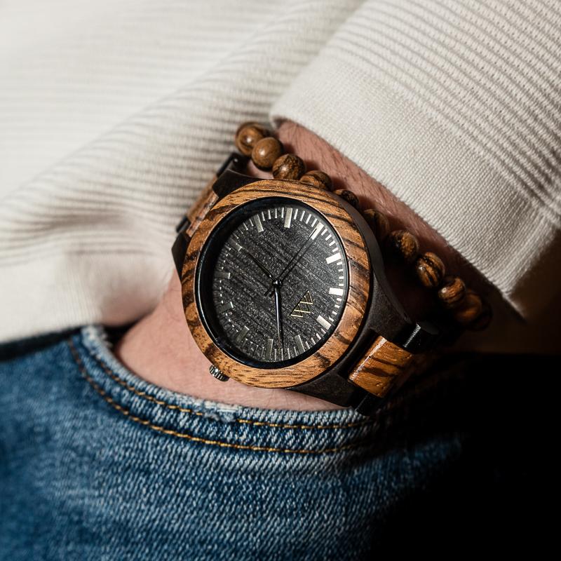 Montre en bois homme design Evasion en situation, photo 3